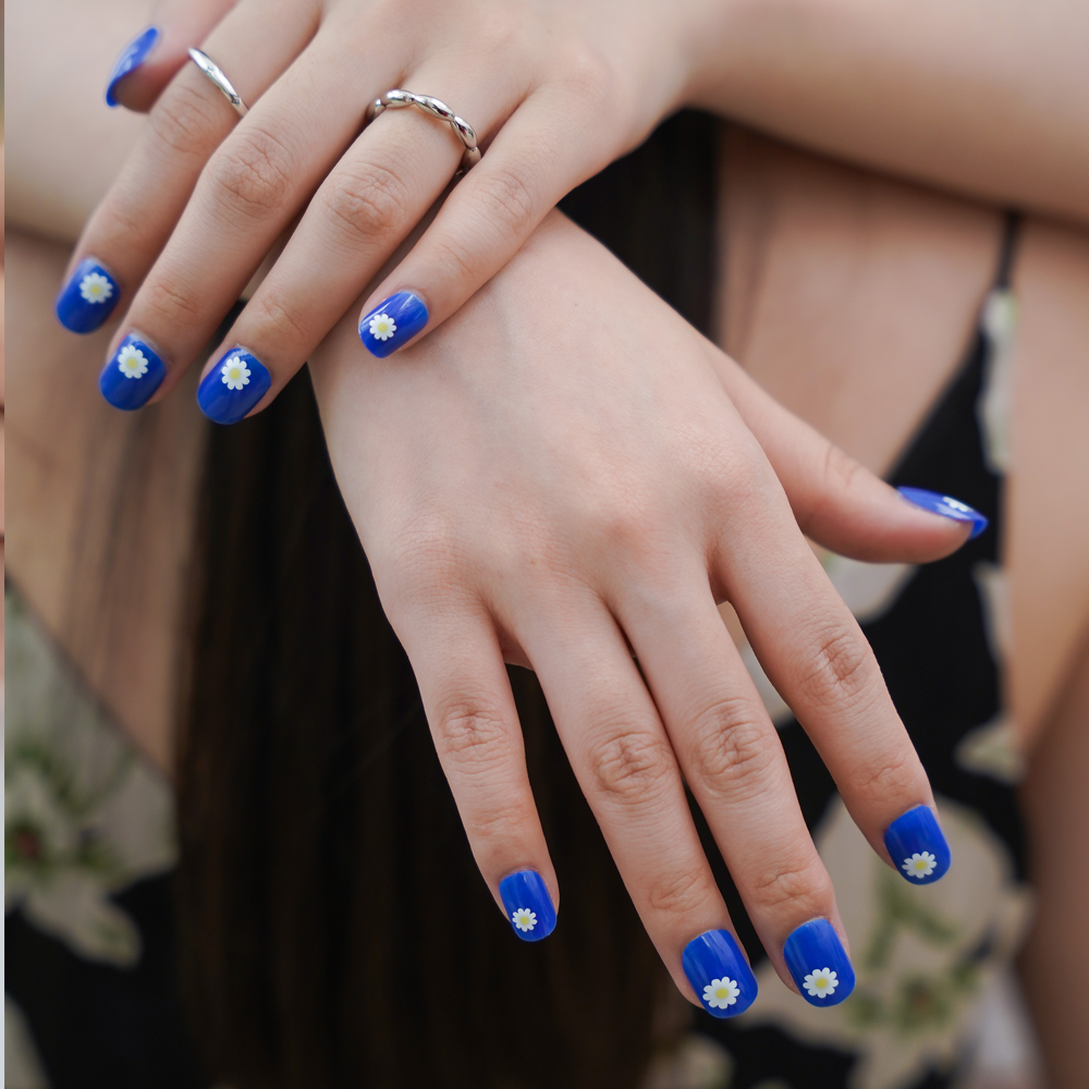 # LF-JP1494 Private Label Press on Nails Short Squoval, Navy Blue Press on Nails, Fake Nails with Daisy Design, Glossy Full Cover Glue on Nails, Artificial Acrylic Stick on Nails, False Nails for Women and Girls